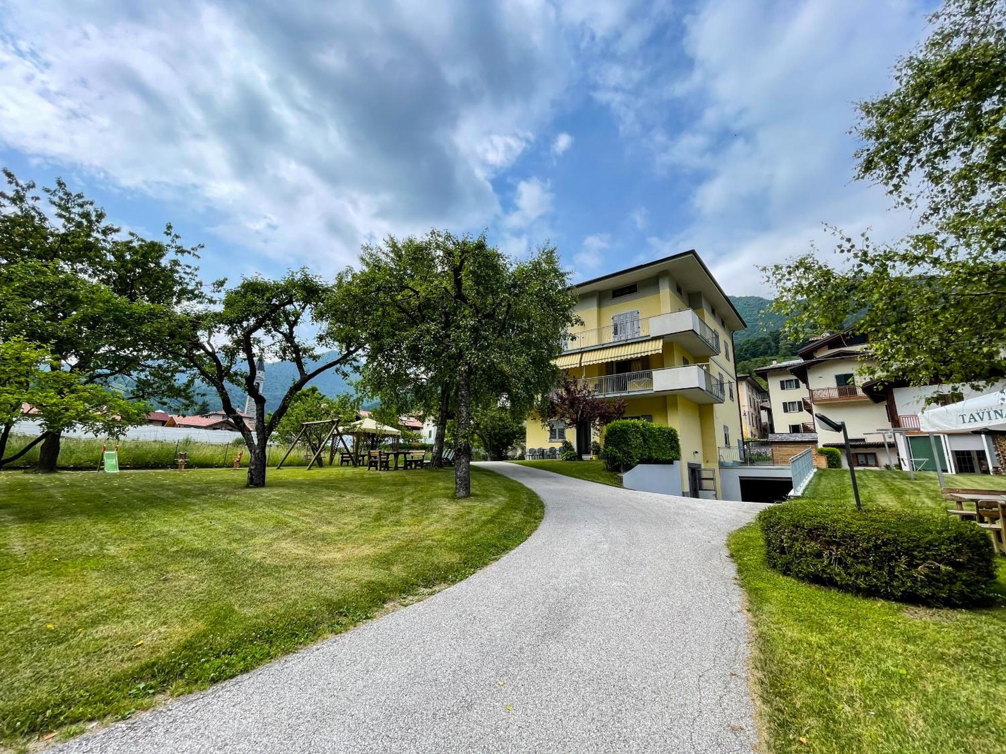 Hotel Locanda Alla Perla Tiarno di Sotto Exterior foto