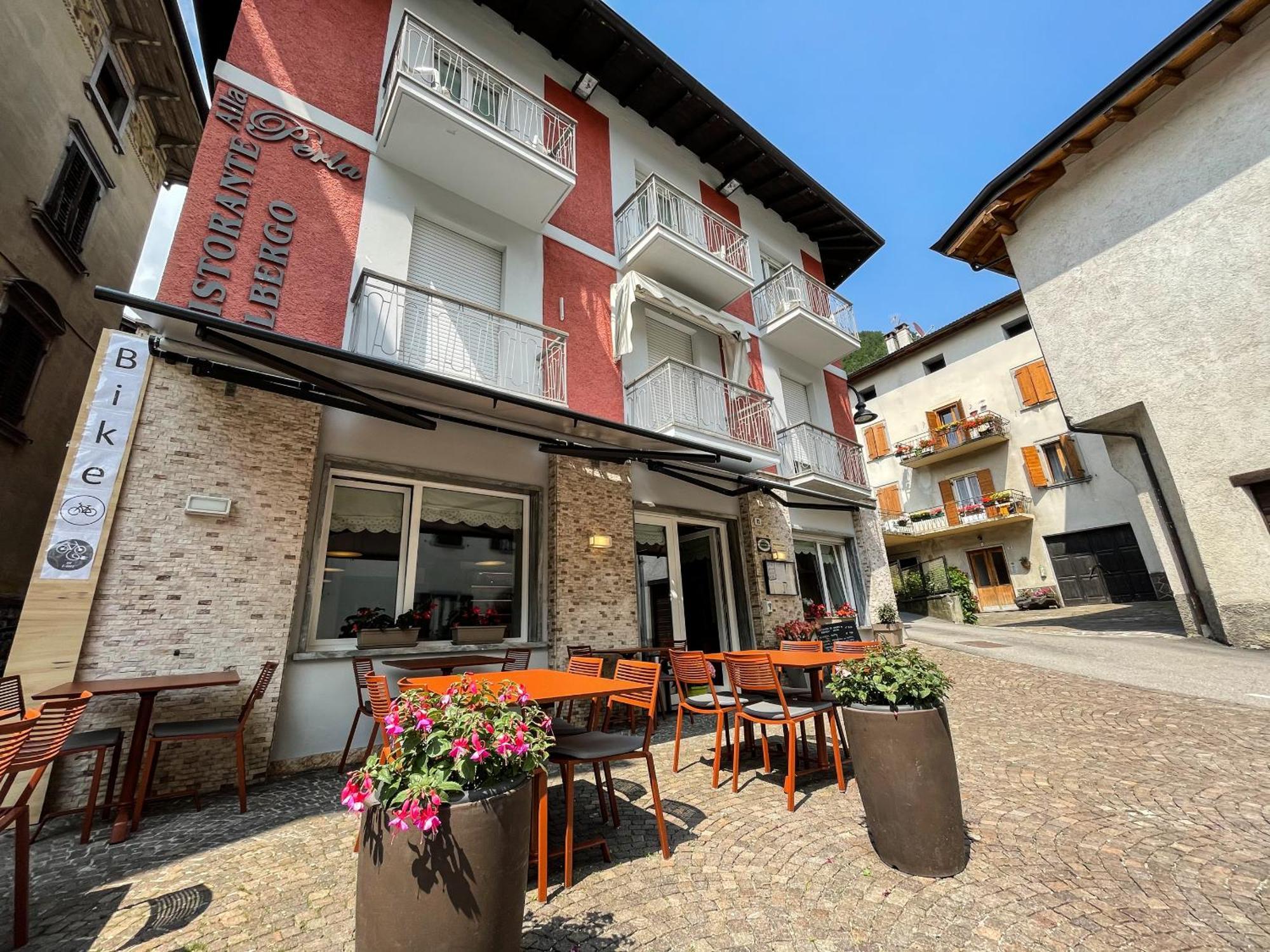 Hotel Locanda Alla Perla Tiarno di Sotto Exterior foto